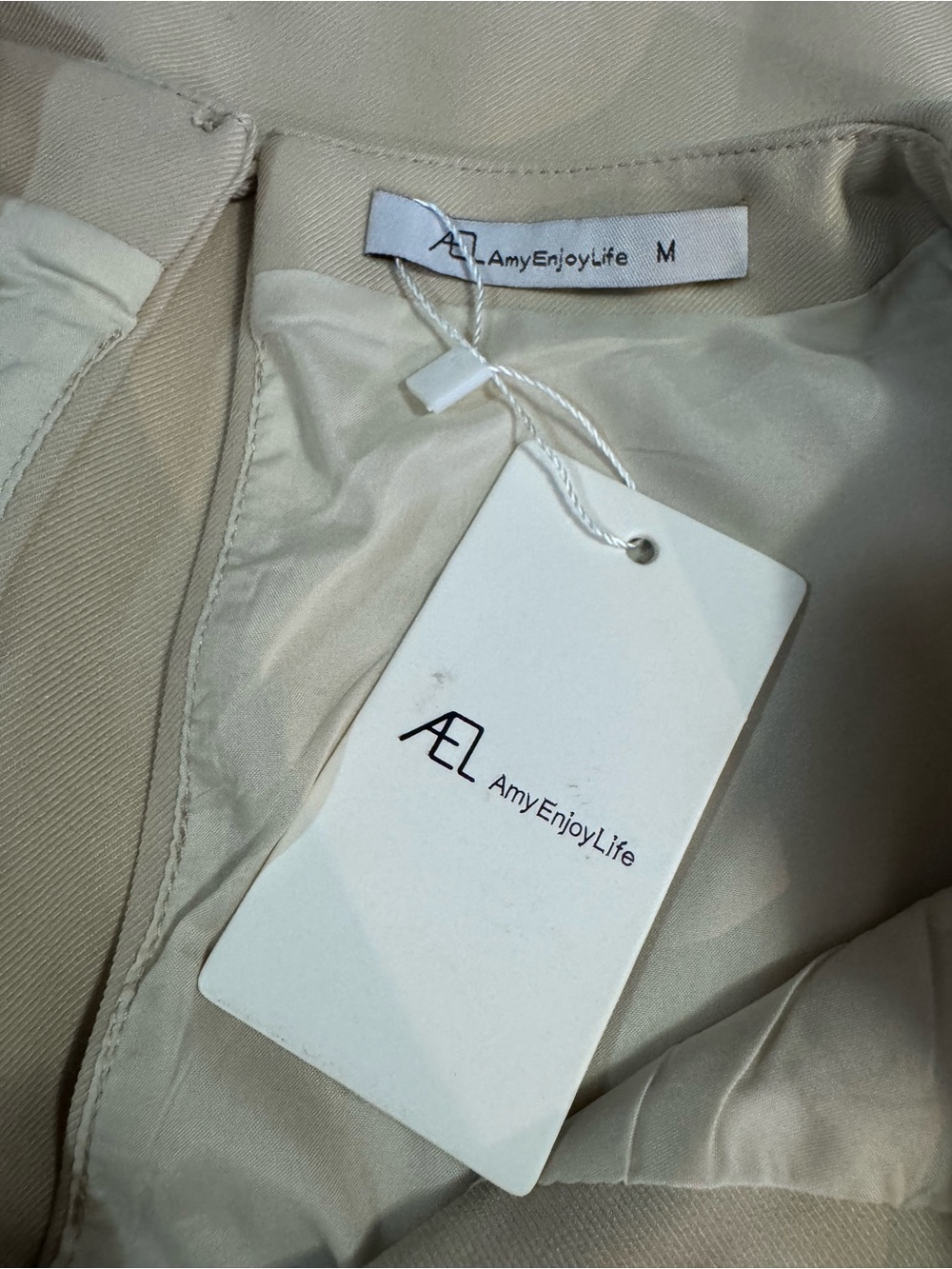 NWT AEL Amy Enjoy Life Minimalist V-Neck Shift Dress in Cream - Picture 3 of 10